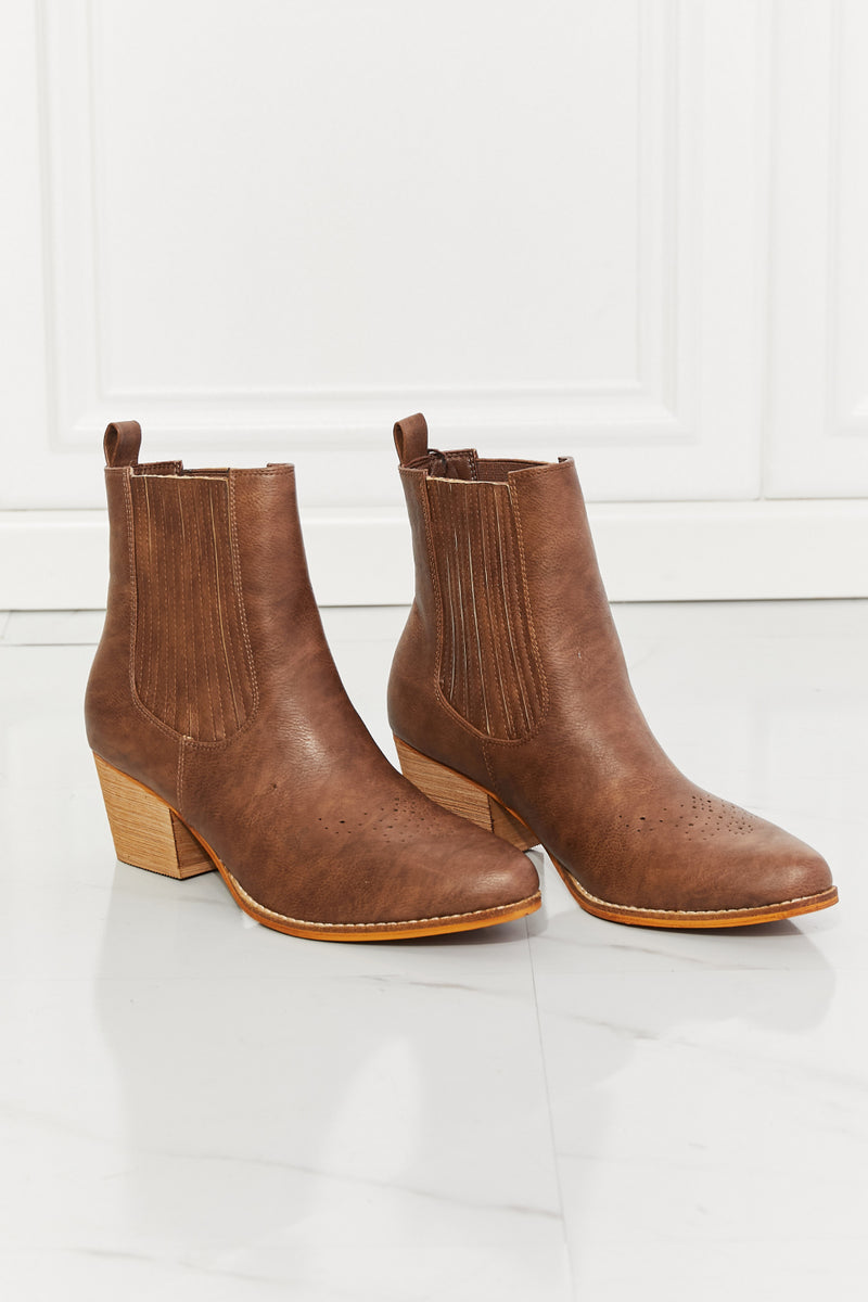 Love the Journey Stacked Heel Chelsea Boot in Chestnut